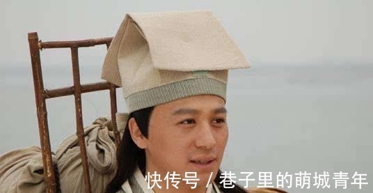 上联!女掌柜一上联“陈皮连翘望”,穷秀才巧对下联,女掌柜又羞又气