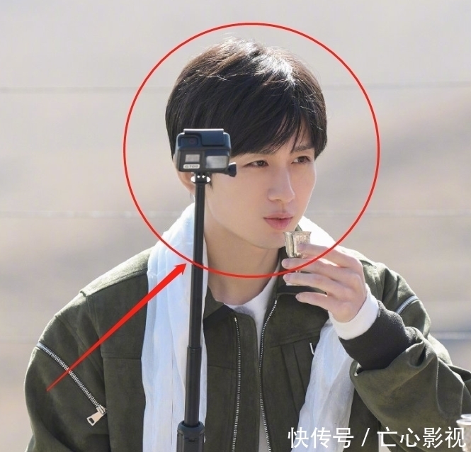 跑男|跑男嘉宾海报,王霏霏手搭李晨肩膀,我却被郭麒麟宋祖儿合照甜到