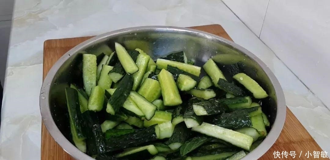 黄瓜这样做, 教你在家秘制风味腌黄瓜, 清脆爽口, 吃半年都不会坏