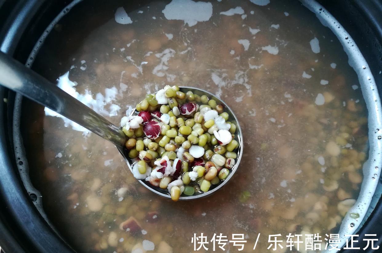 绿豆粥|煮绿豆粥时，放红糖，冰糖还是白砂糖，区别很大，别再放错了