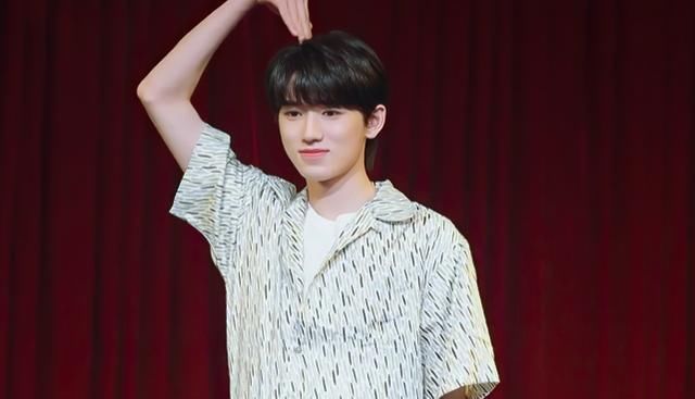 刘耀文|宋亚轩不再遮遮掩掩,对刘耀文做这一举动,粉丝孩子名字都想好了