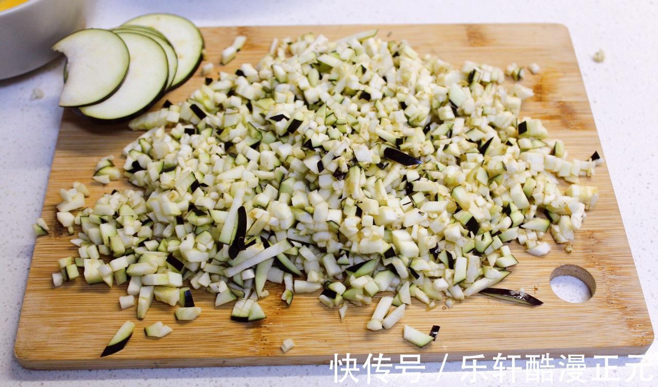 多汁|茄子青椒素锅贴 ，外酥里嫩，美味多汁