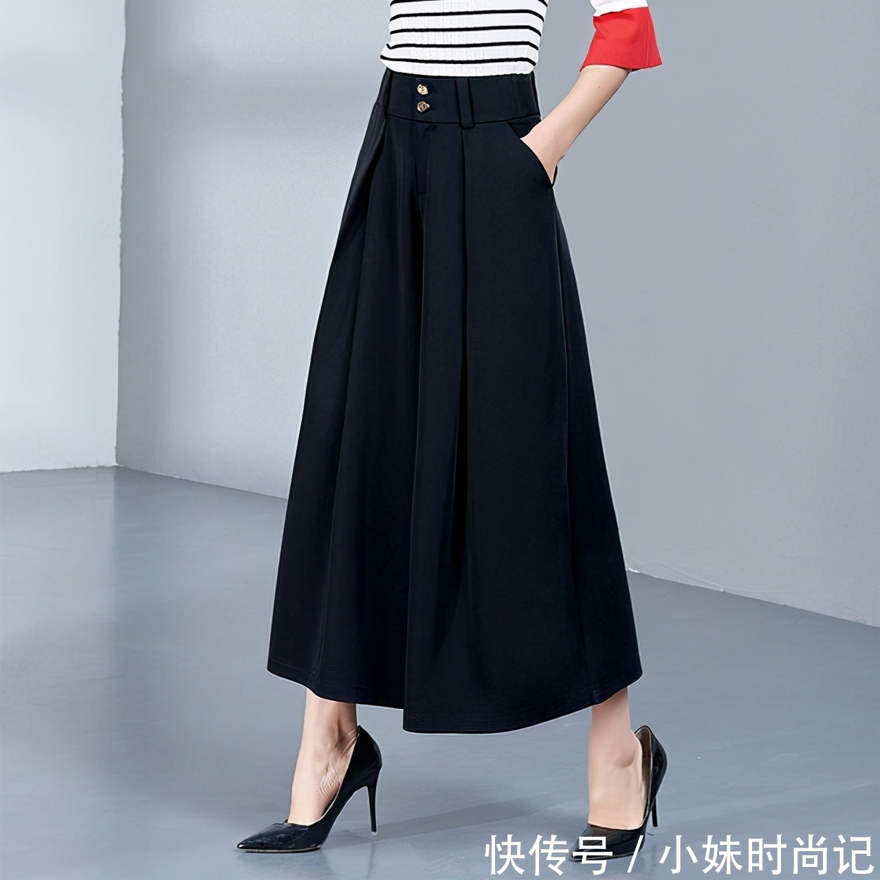 喇叭裤 不要穿老套的运动装了,现在潮女都穿这样的时尚女装,超百搭