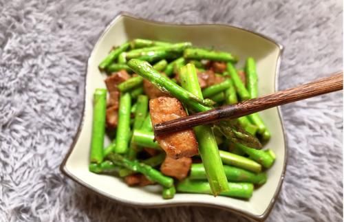 春天，遇到这菜再贵也要吃，天然的“长高食谱”，孩子多吃