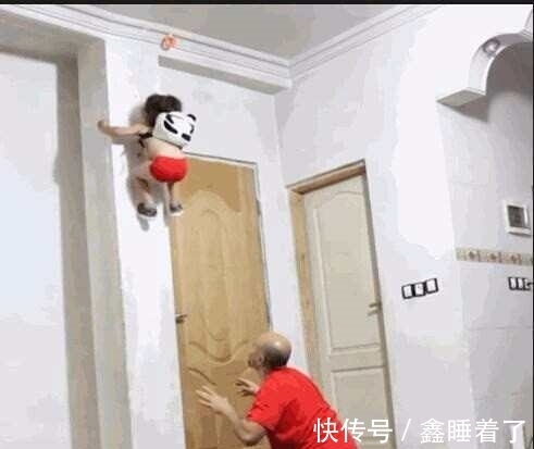 蜘蛛侠|3岁小孩臂力不凡被称「蜘蛛侠」,天天在家不走路爱爬墙