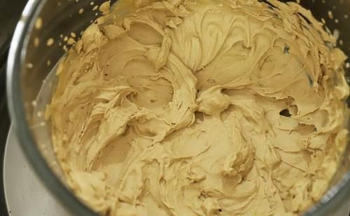  蛋白|入冬必备的甜点！焦糖饼干咖啡奶油蛋糕，爱上这香浓的美味