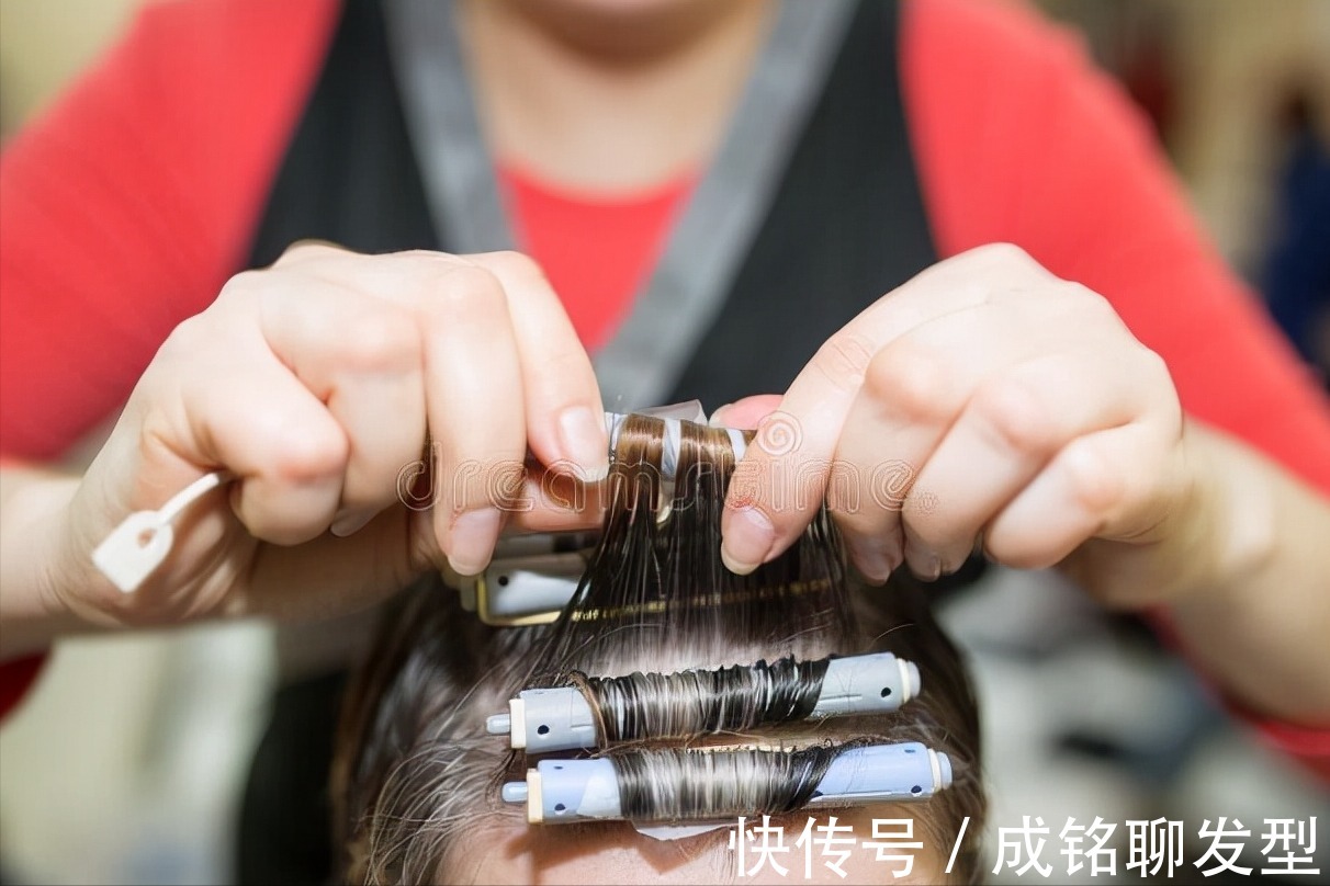 烫发 烫发后几天洗头最好?第一天洗去味,第二天洗去碱,超过三天伤发