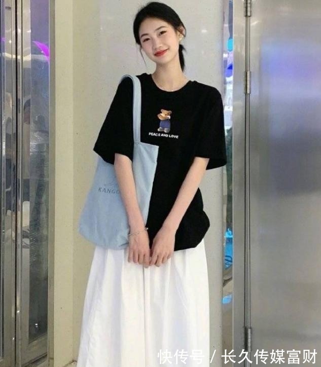 百搭|穿短袖不一定要穿牛仔裤，今夏流行这样穿，显瘦百搭还气质