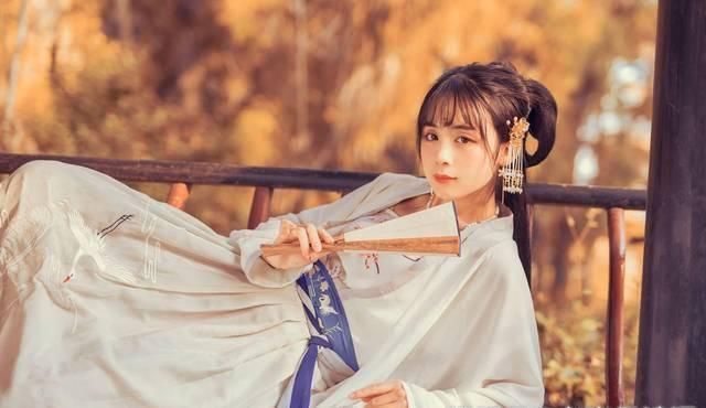 字字|苏轼看到有人花前月下约会,写下一首词,字字惊艳,句句销魂