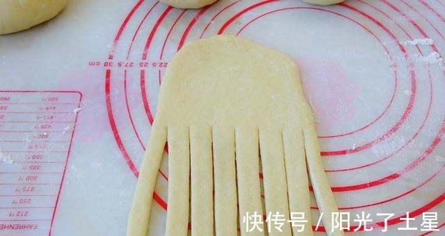 自制面包不松软,试试这个配方一次发酵绵软拉丝,三天也不硬!