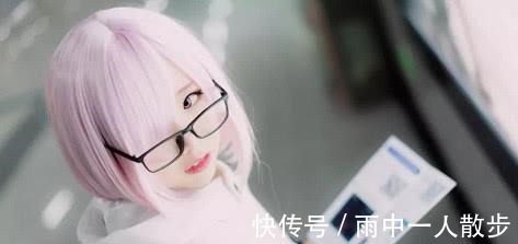 玛修|00后地铁站cos玛修,黑丝配小短裙,蹲下那一刻,直男。。。