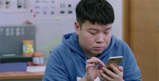 未知数|爷爷叫魏炎,爸爸叫魏寒,奶奶给娃取的“名字”,害娃天天被点名