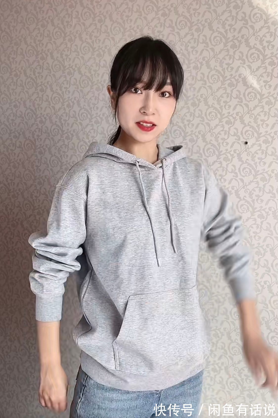 伴侣|卫衣配牛仔裤太普通?用“穿搭伴侣”摆脱路人感,看博主亲身示范