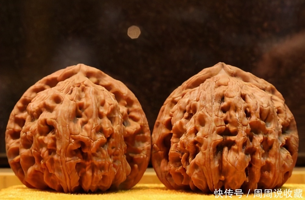 文玩|文玩核桃,白狮子品种盘玩过程小心先红后黑