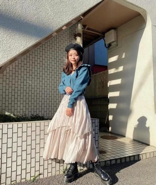 女人不管穿大衣仍是裙子，尽量避开这2个“长度”，显腿粗显腿短