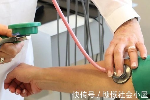 医生|高血脂的祸根是“它”吃一口等于吃8口油,医生:降脂用四个方法