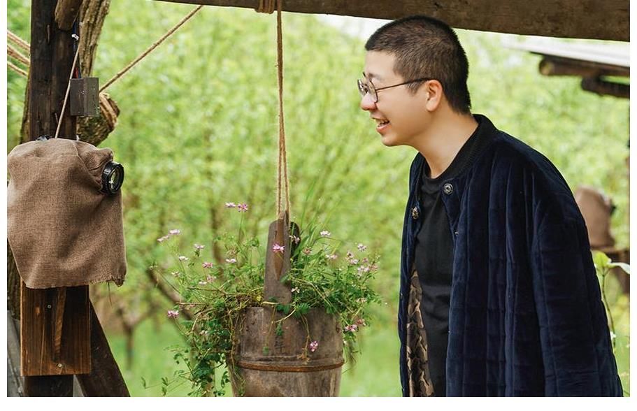 陳赫李誕參加《向往的生活》，勸酒式干活，邊努力邊抱怨