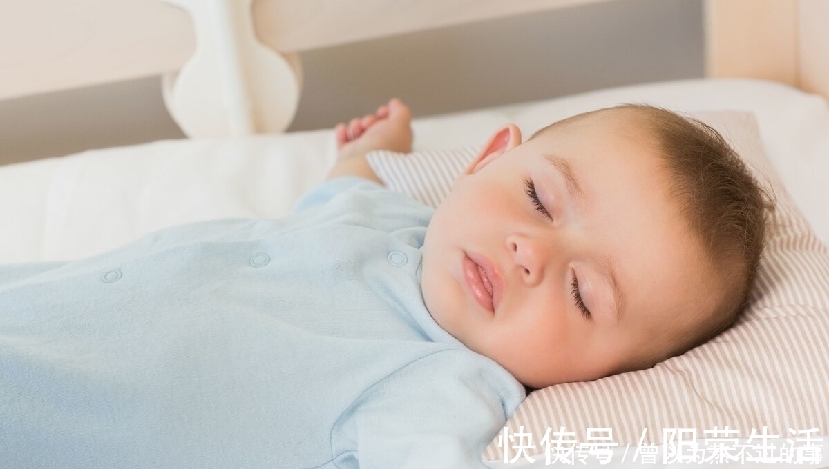添加|宝宝多大可以用枕头?有这几个信号发出 就可以给宝宝使用枕头了
