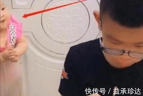 塑料袋|舅舅带娃方式清奇,为打游戏'封印'外甥女,宝宝的表情亮了