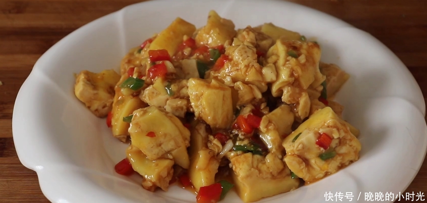 1块豆腐，4个鸡蛋，简单一种做法，成本低比吃肉还解馋