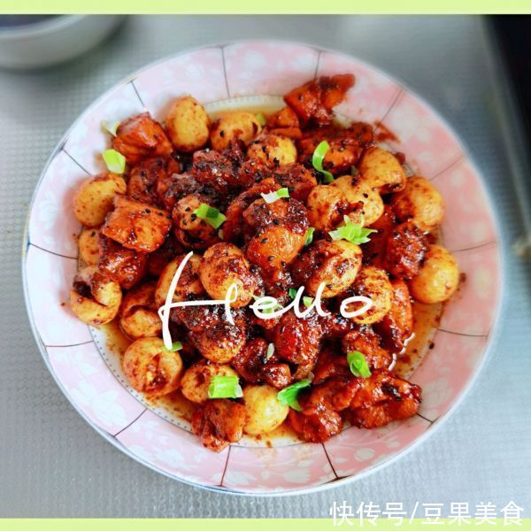 这道鹌鹑蛋烧鸡腿肉比大厨做的还好吃