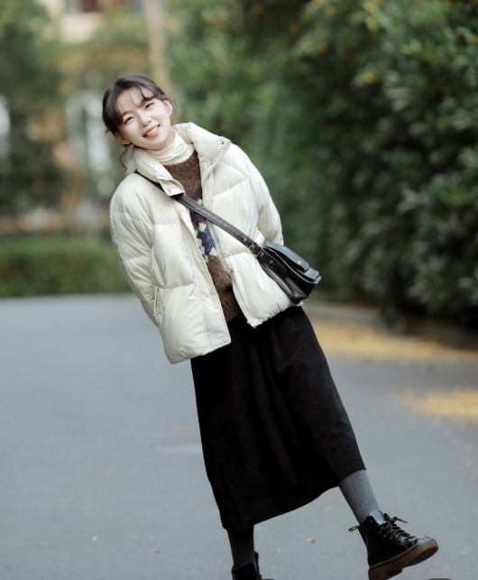 焦糖色 小个子穿羽绒服配啥鞋才好看?建议选择这4双,时髦百搭又显高