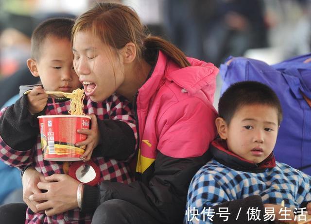 儿子|人到晚年才明白,家里有两个儿子和一个儿子的区别,真的很现实