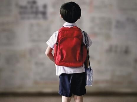 孩子又哭又闹不愿上学这4类童年情绪障碍,家长需要了解