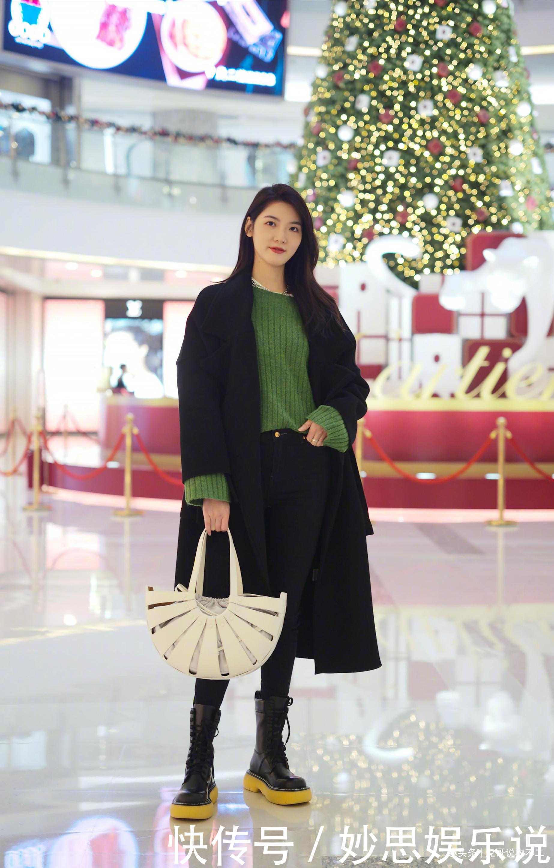 冬装怎么搭才好看又迷人看看街拍达人怎么穿，轻松变身时髦精