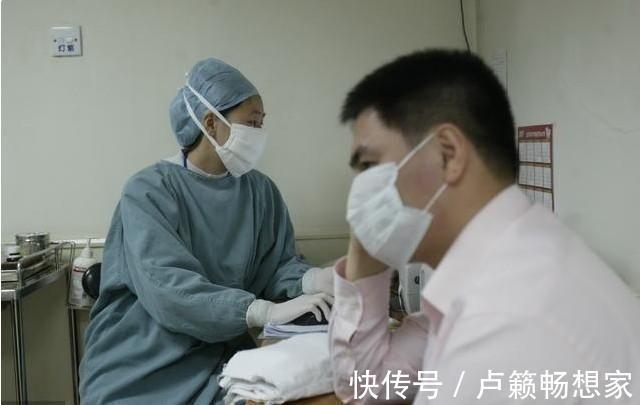 零食|7岁小男孩,胃部出现肿瘤,告诫家长5种零食少给孩子吃