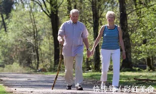 百岁老人谈养生经验,长寿秘诀不是走路,而是睡前做到“3不要”