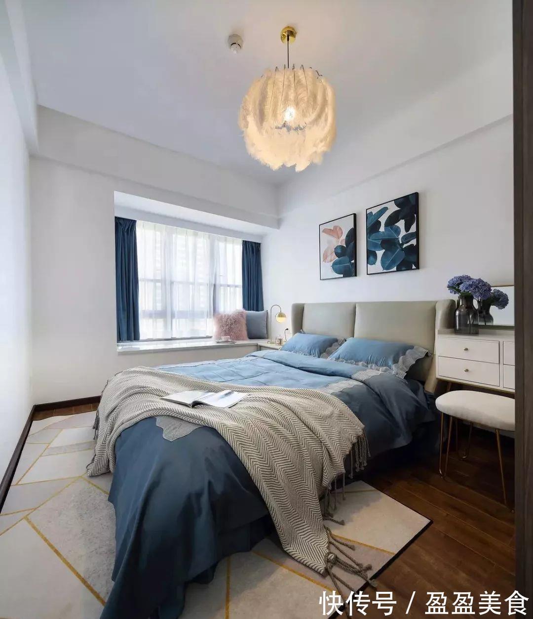 电视背景墙|125平三居室,入户和餐厅的收纳柜好能装,蓝色背景墙也超惊艳