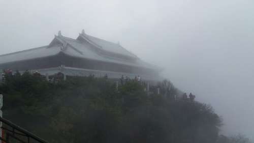 佛教|峨眉山第一座寺庙，原汁原味的纯净让人忍不住逗留