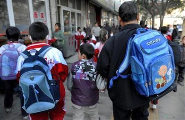 杜甫|孩子的书包就是个“藏宝库”,看了娃的书包,仿佛打开新世界大门