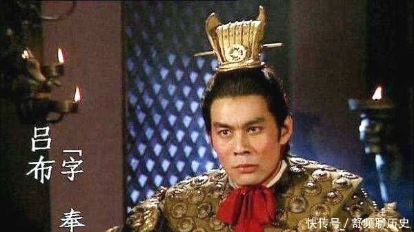 好对联。上联:执画戟,骑赤兔,可惜有勇无谋。下联对得恰到好处