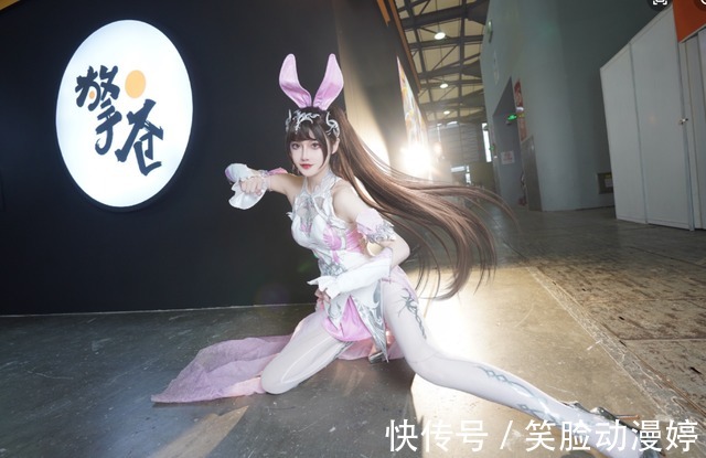 大魔王|斗罗大陆:一人COS四名角色,千仞雪性感傲娇,小舞清纯可人