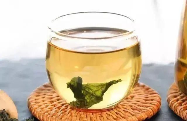 嘴里|尿酸高的人,身体出现3种异常,警惕肾衰竭,3种饮品少往嘴里倒