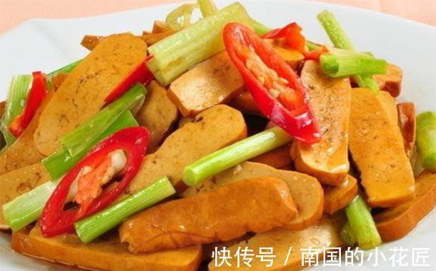 芹菜|孩子吃出最强大脑，这道菜好吃不贵，简单易学，长智力学习好