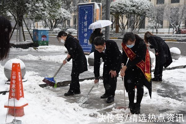 都匀分行|工行都匀分行开展“扫冰除雪”志愿者活动