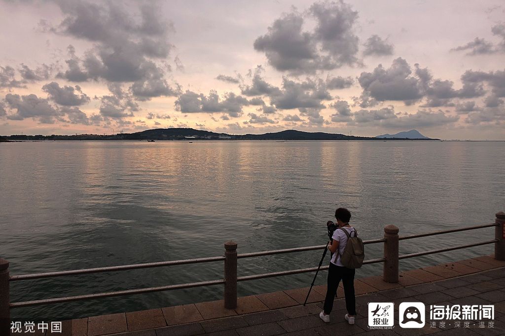 海滨|青岛：海滨上空云霞变幻宛如水墨画