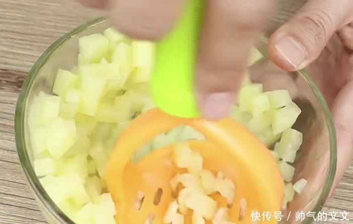 孩子爱吃的土豆紫薯糯米饼,烹饪简单,甜香营养,吃一次念念不忘