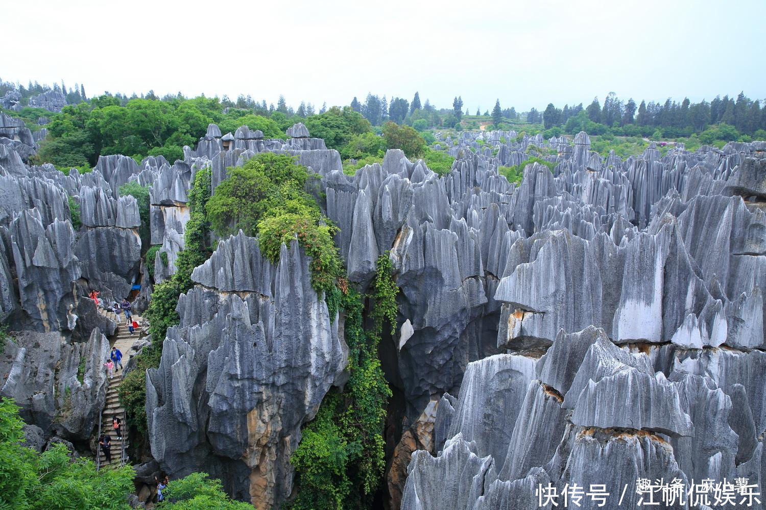 中国有座灵验的爱情山，两座石头形似亲吻非常神奇，别处都见不到