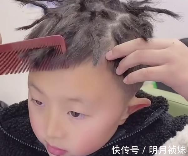 小学生|小学生自己设计了款社会人发型,最后居然让人另眼相看,女生:确实有点小帅