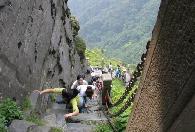 梵净山|实拍地球上建的最险要的房屋，这里被称作是“天下众名山之宗”