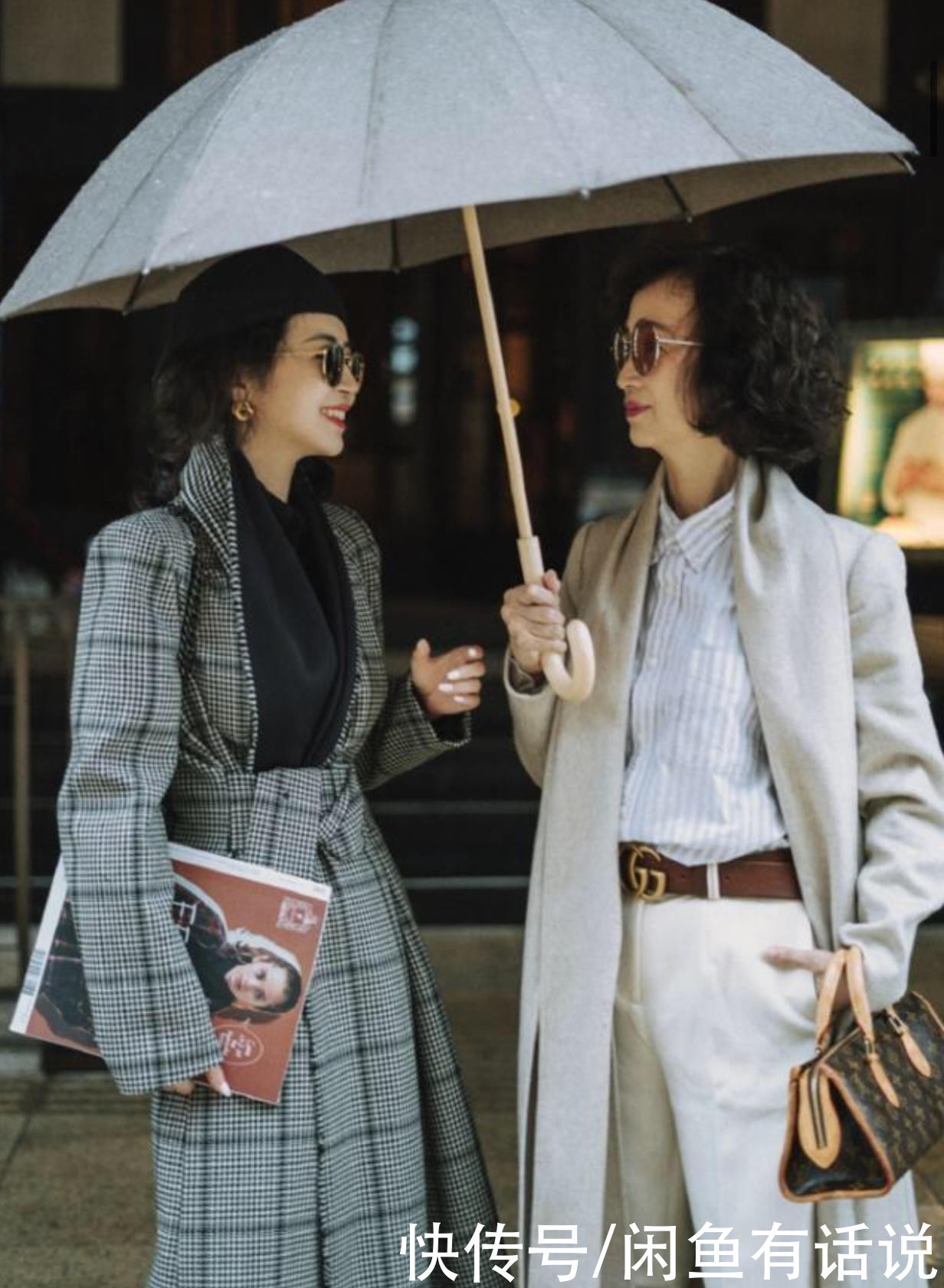 这对“神仙母女”的初春穿搭真美，烫同款泡面头，搭配大衣好洋气