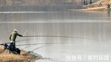 冬季钓鱼的五个招数!最后一招做个有味道的泥窝