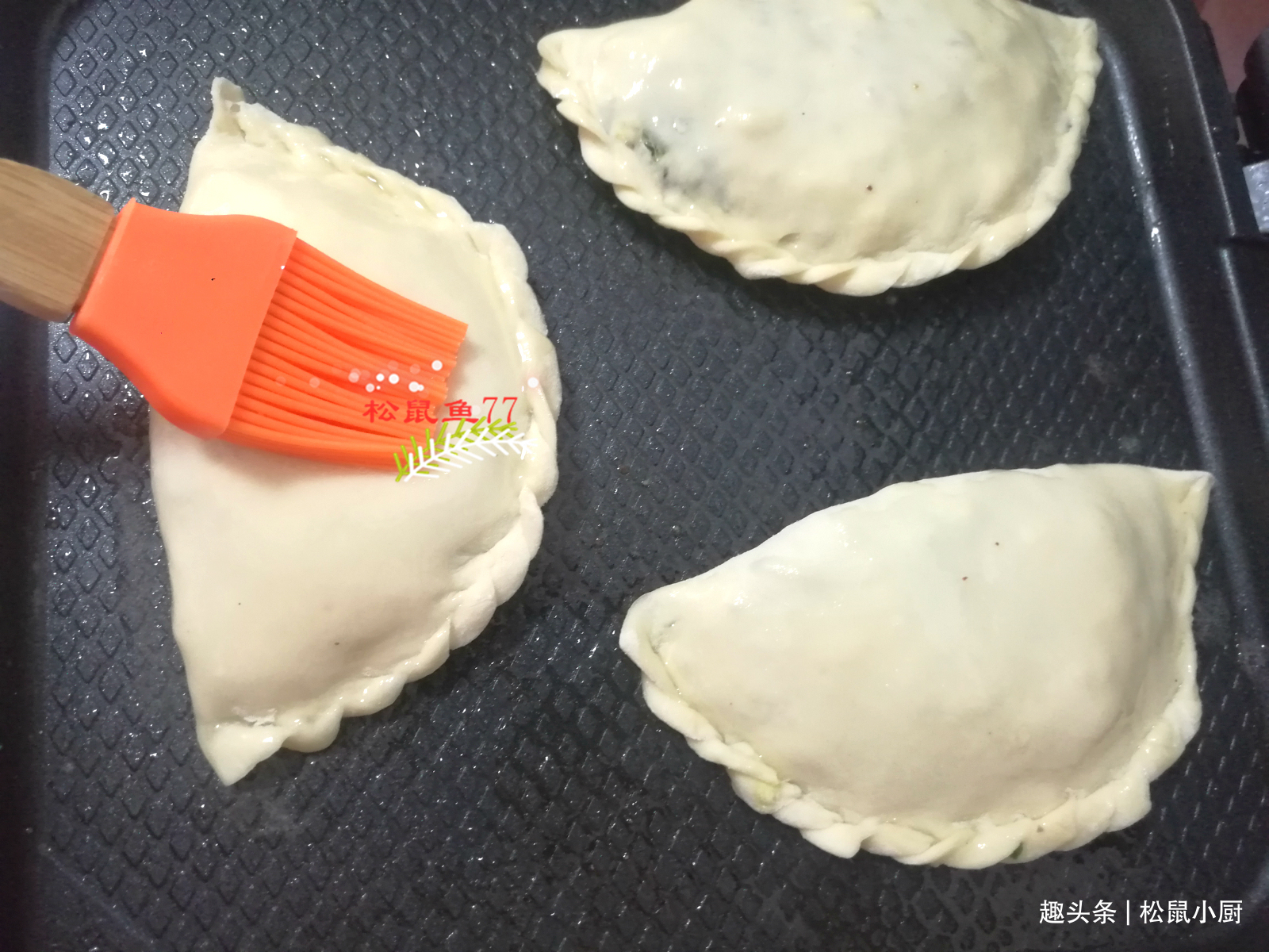 韭菜鸡蛋|韭菜盒子不能上锅就烙,要记住要点和技巧,味道鲜美不变色