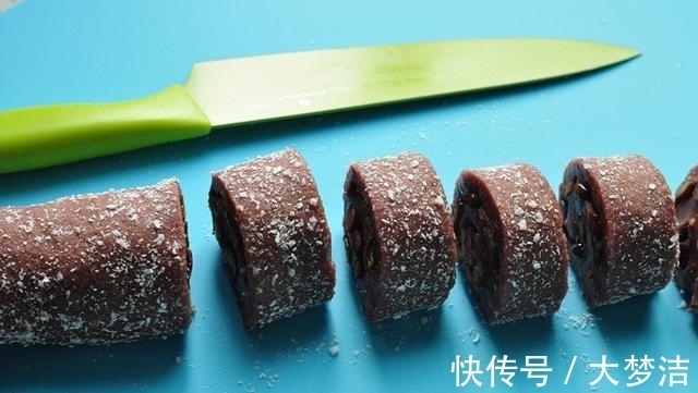 一杯糯米一碗红豆,蒸熟加搅拌,即成又香又软的糯米糕,再不用买