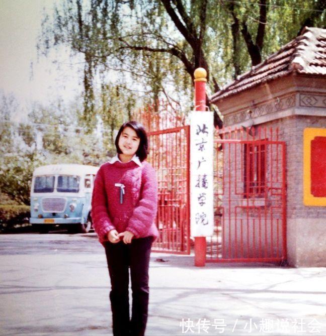 央視《新聞聯(lián)播》前主播王寧家里很是依賴妻子，對(duì)女兒很是愧疚