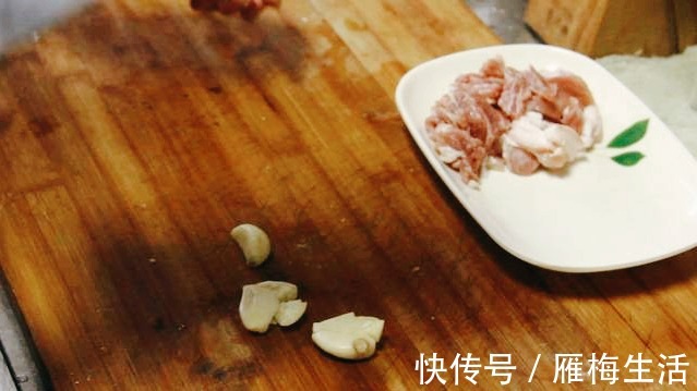 为啥很多饭店把芹菜炒杏鲍菇当做招牌菜试着炒一次,真能吃上瘾